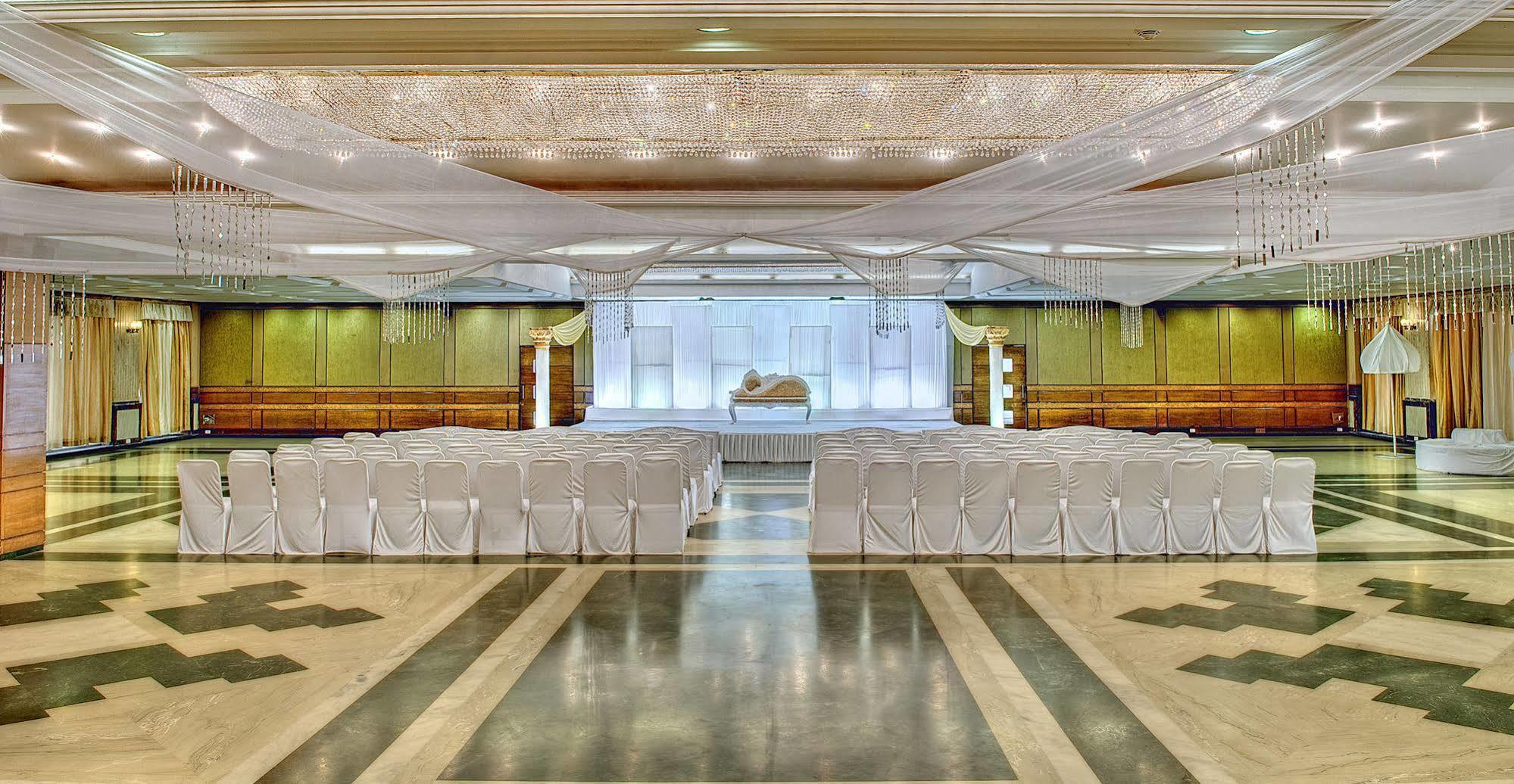 The Grand Bhagwati Hotel Ahmedabad Buitenkant foto