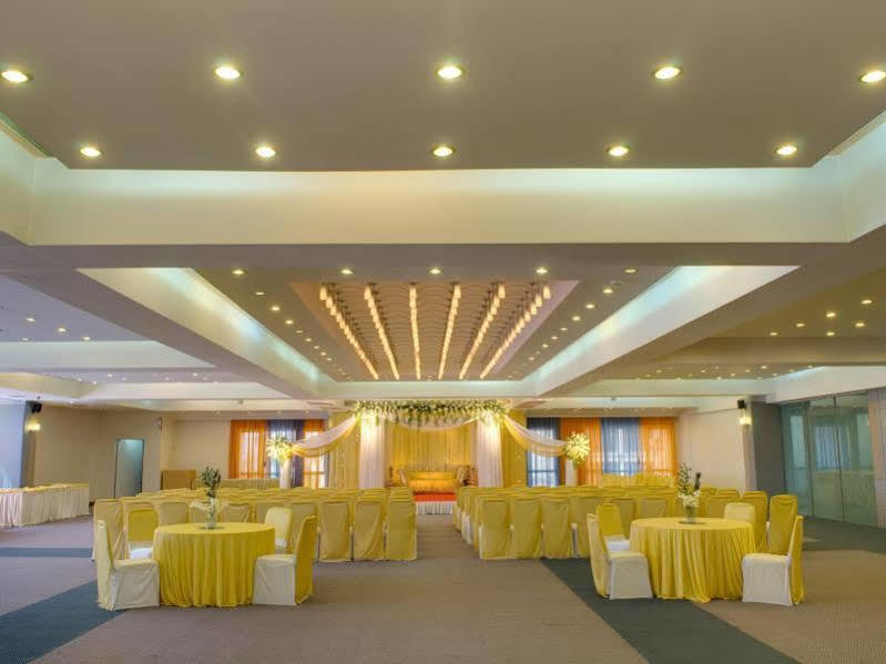 The Grand Bhagwati Hotel Ahmedabad Buitenkant foto